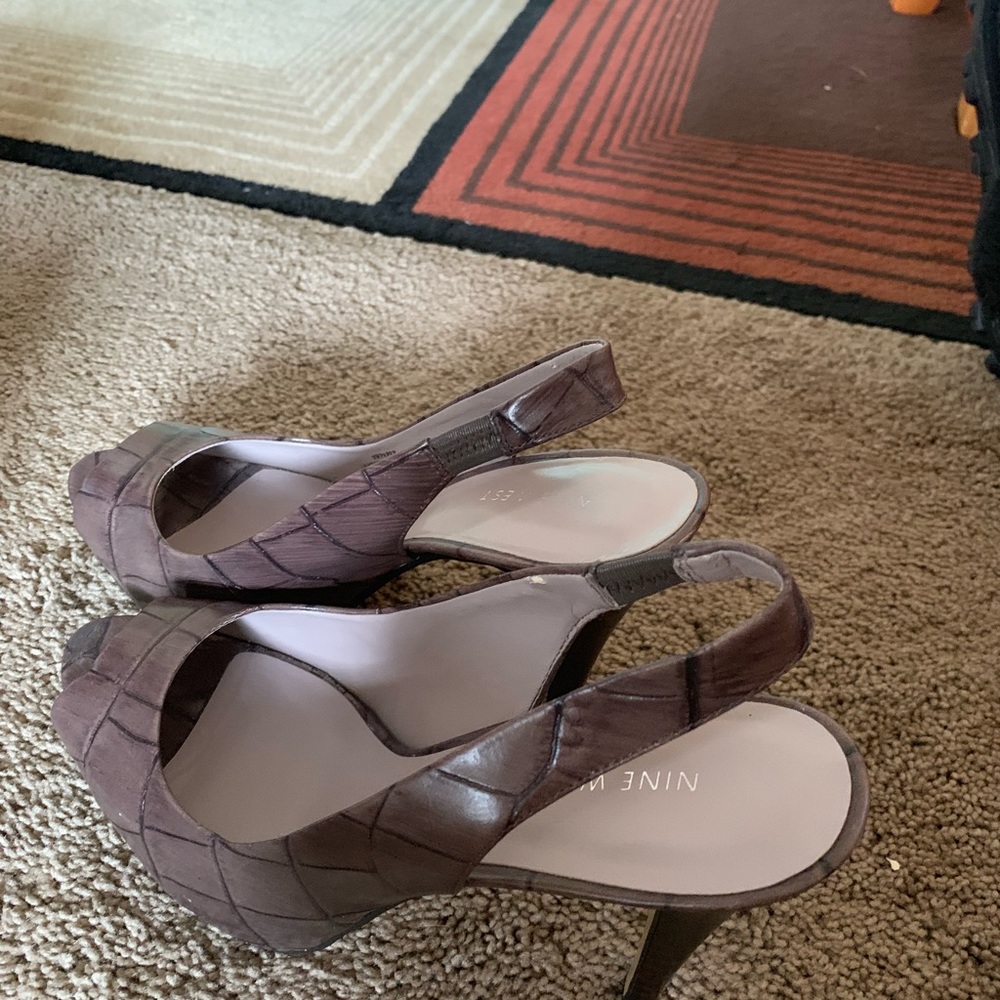 Sling back gray tone